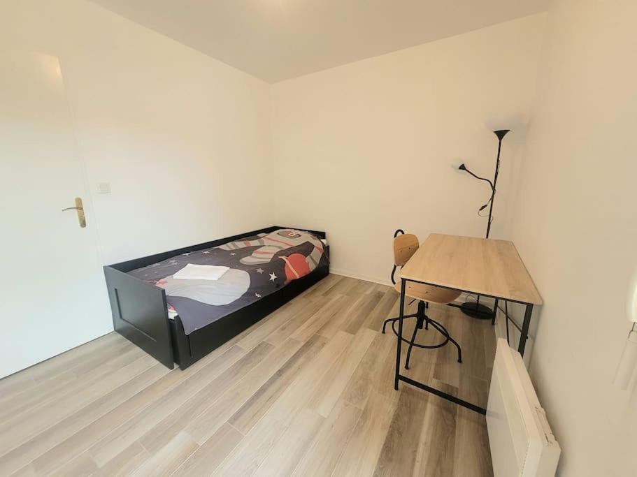 Apartment Appt T4 - Proche Arret L'europe